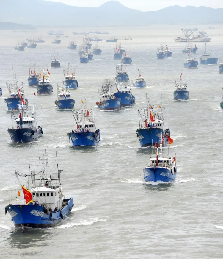 Dozens of Chinese fishing vessels head out to sea